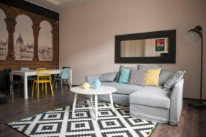 Voros downtown apartment with FREE parking